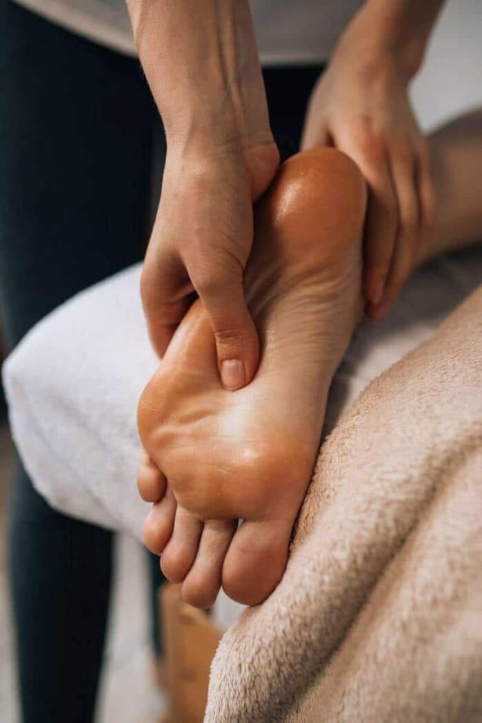 Masajul terapeutic: ce probleme rezolvă și cum funcționează
